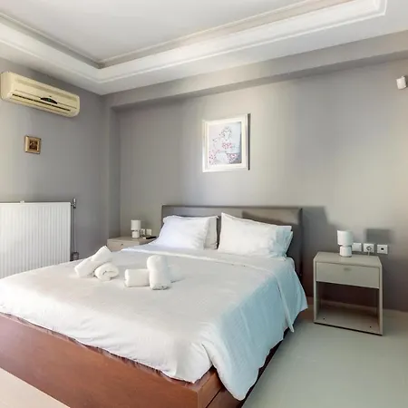 Luxury With Fireplace Near Center דירה *