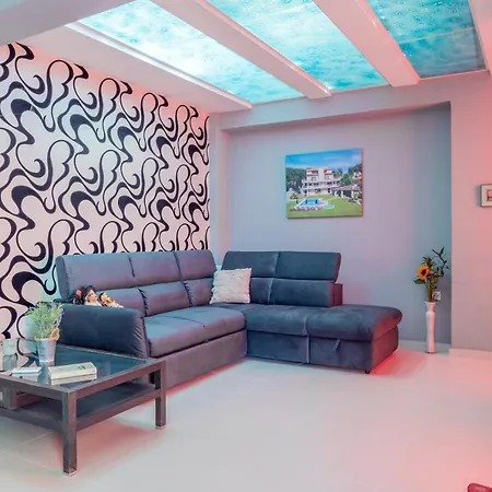 Luxury With Fireplace Near Center *